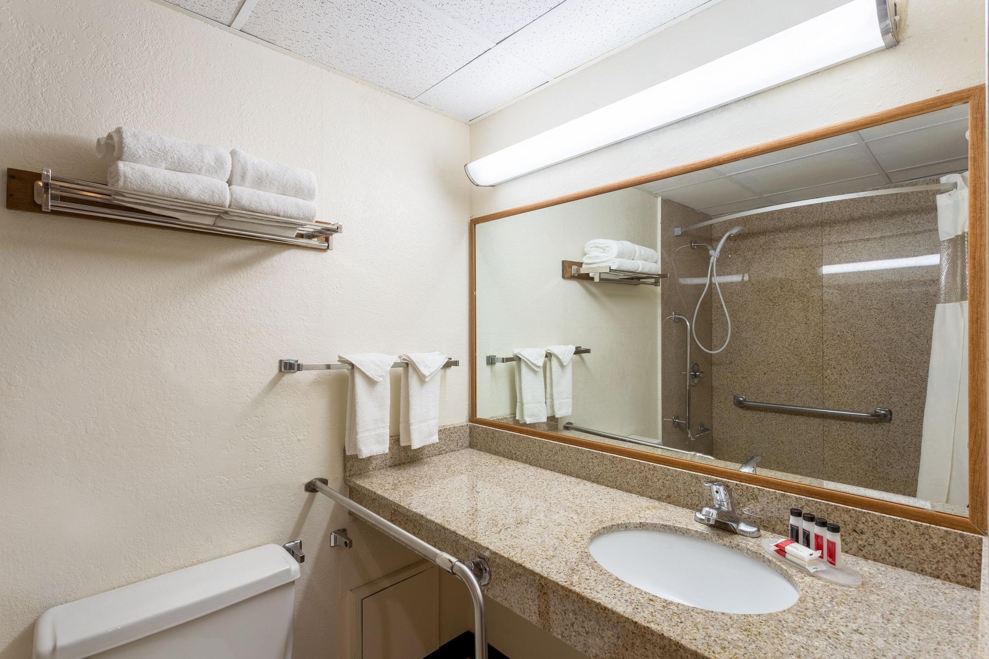 Baymont By Wyndham Queensbury/Lake George Ngoại thất bức ảnh