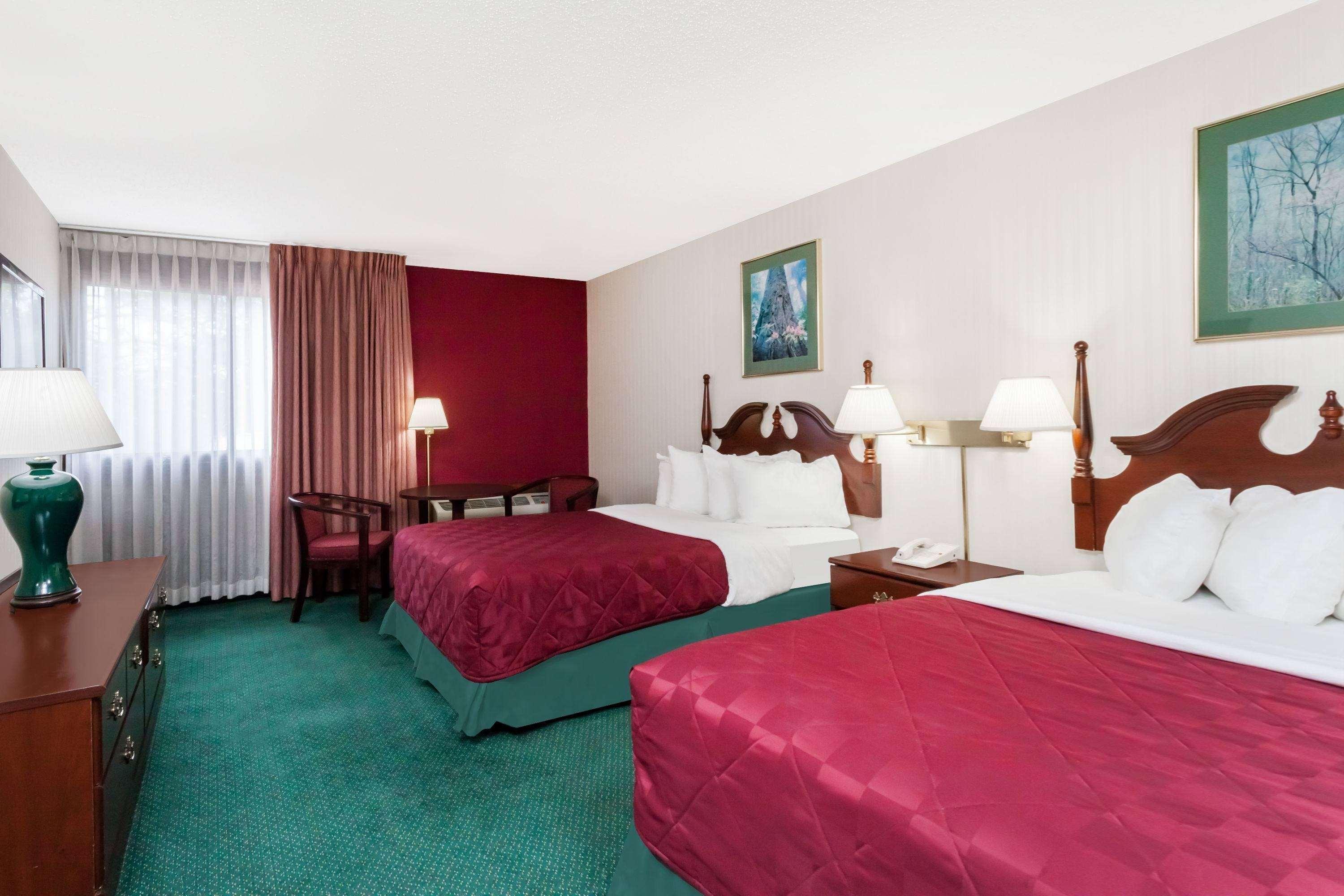 Baymont By Wyndham Queensbury/Lake George Ngoại thất bức ảnh